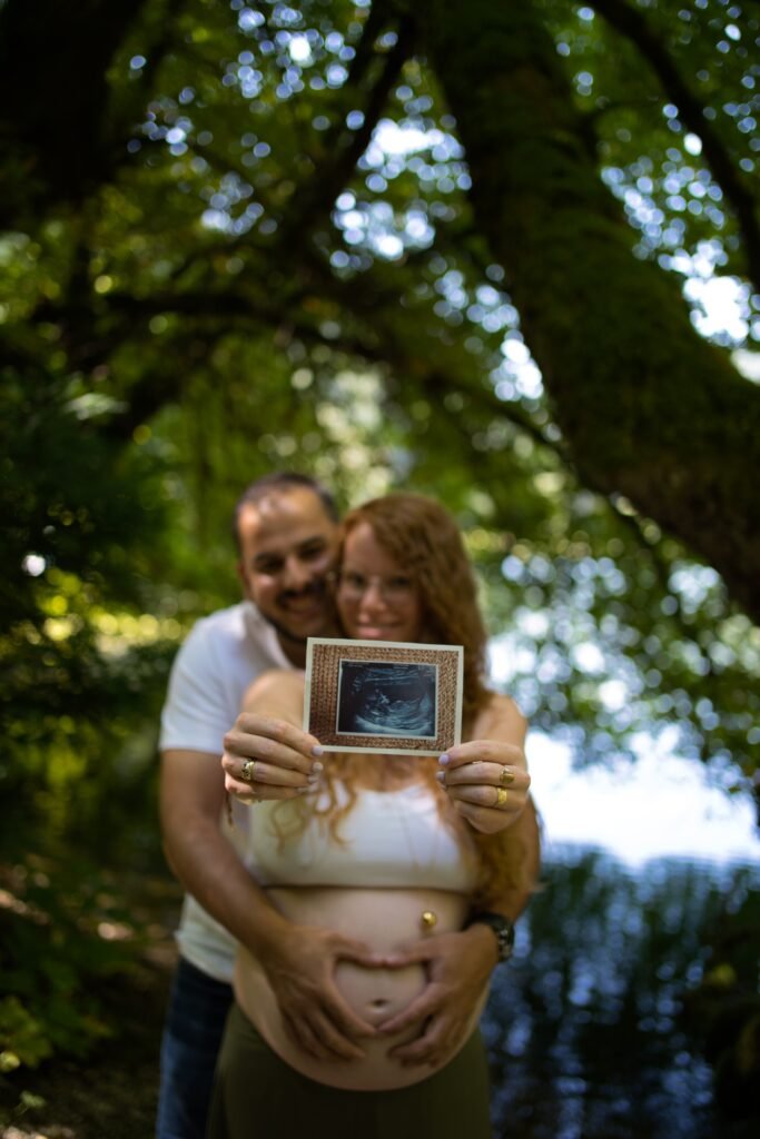 photo d'un couple lors d'une séance grossesse chez Mr.Karl Production