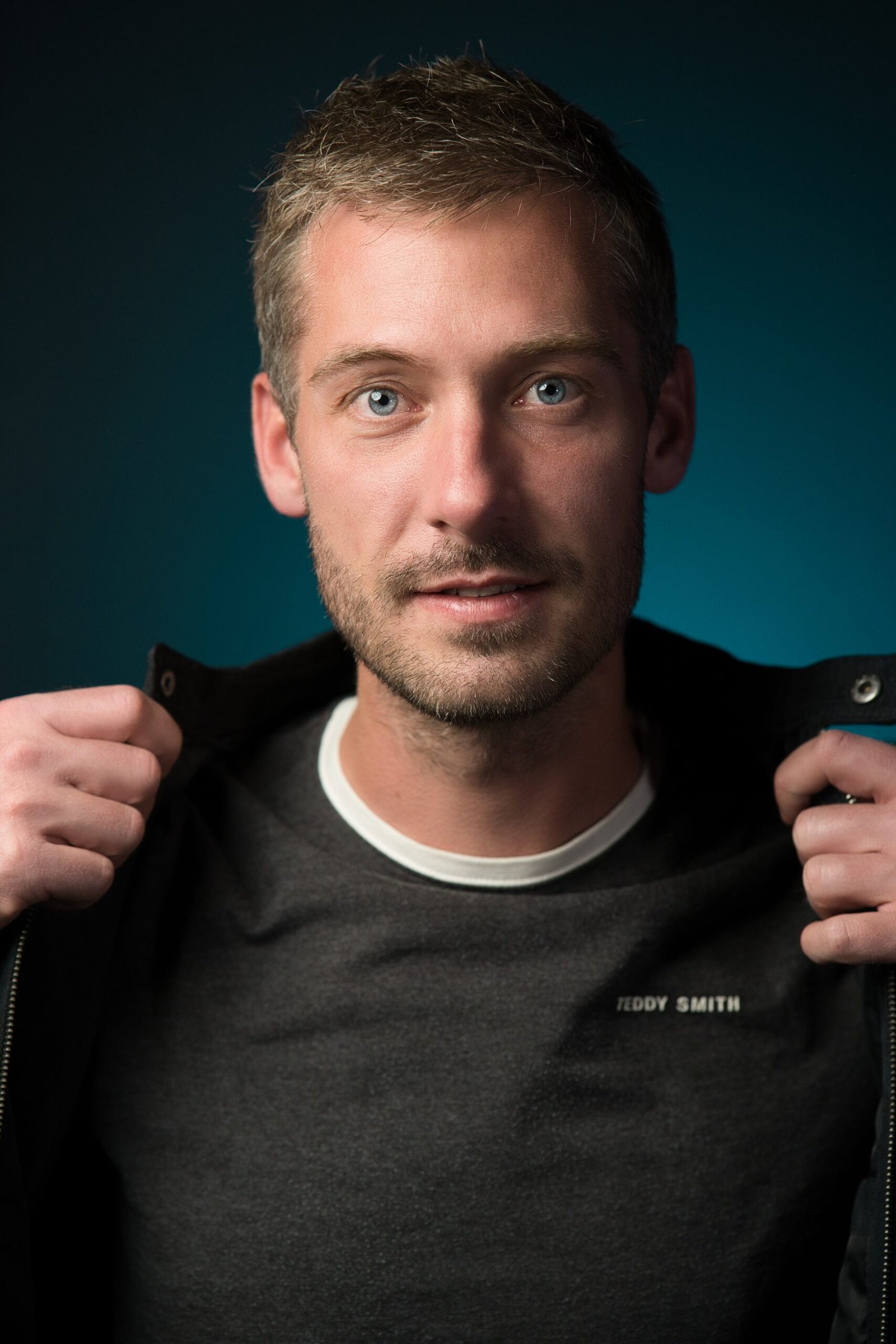 photo d'un client en portrait individuel chez Mr.Karl Production